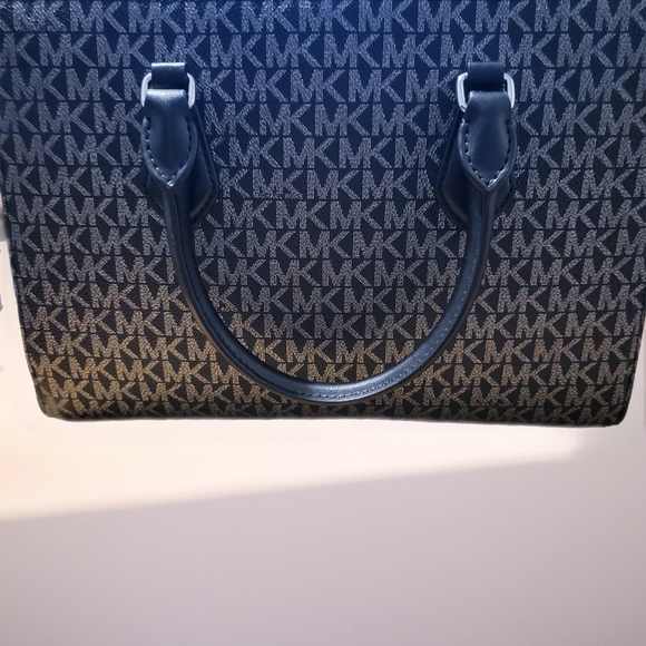 Michael Kors Black and Gold Women's Bag - Picture 2 of 5